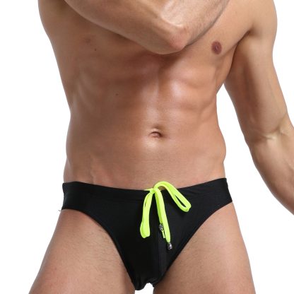 Stylish Swimsuits for Beach Days - Image 4